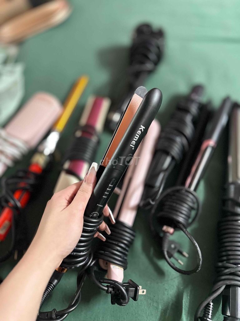 Máy duỗi tóc Kemei Đen Nữ Giữ nếp lâu. Mua bán Phụ kiện thời trang khác tại Quận Hoàn Kiếm Hà Nội được đăng bởi An Nhien hình 1