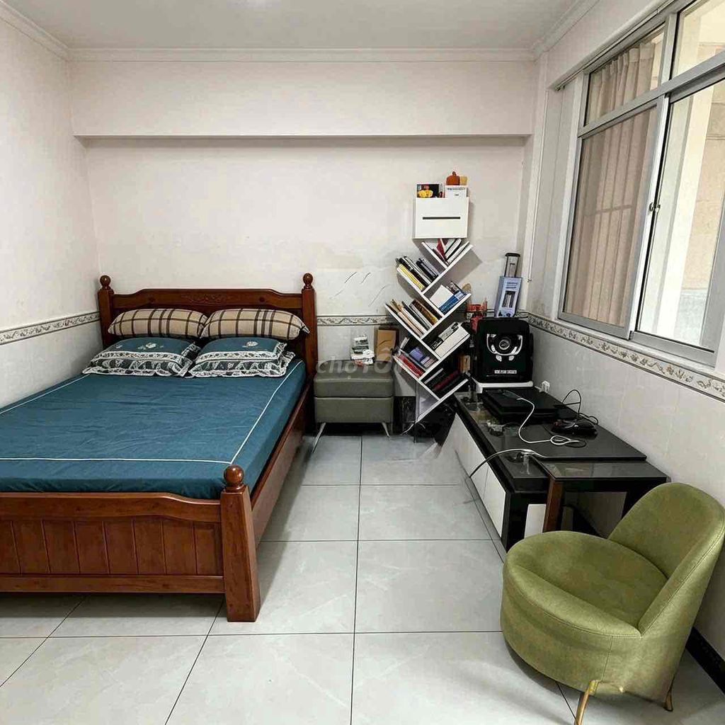 Дом 1 этаж + антресоль, 2 спальни, 4х17м, переулок для машин, ул. Лам Ван Бен, 7 округ