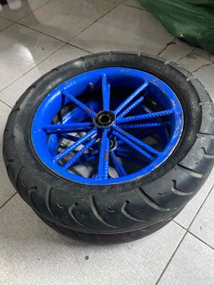 dư dùng cần bán 1cặp bánh xe kéo:  lốp 120/70-12. Mua bán Phụ tùng xe tại Quận Liên Chiểu Đà Nẵng được đăng bởi Hoàng Hải