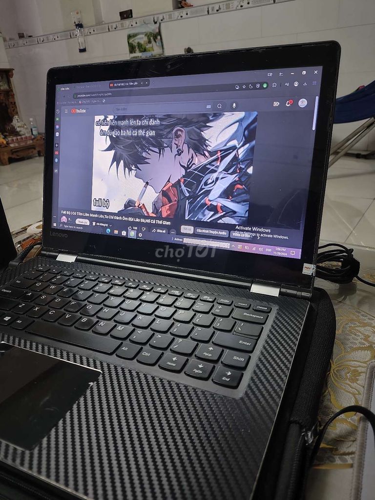 Laptop Lenovo yoga có cảm ứng màng.