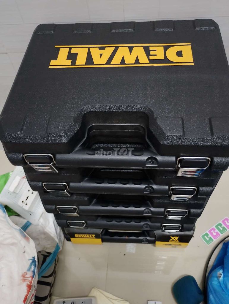 Thùng đựng máy khoan Dewalt DCD776. Mua bán Đồ chuyên dụng, Giống nuôi trồng tại Huyện Phụng Hiệp Hậu Giang được đăng bởi Lê Xuân Khánh hình 1