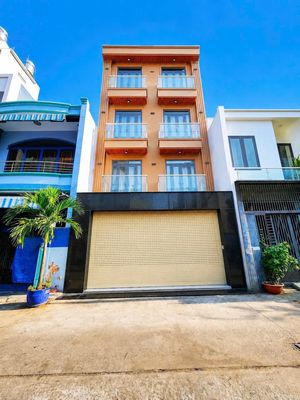 Nhà phố 90 m² · 5 PN · Đường Lạc Long Quân