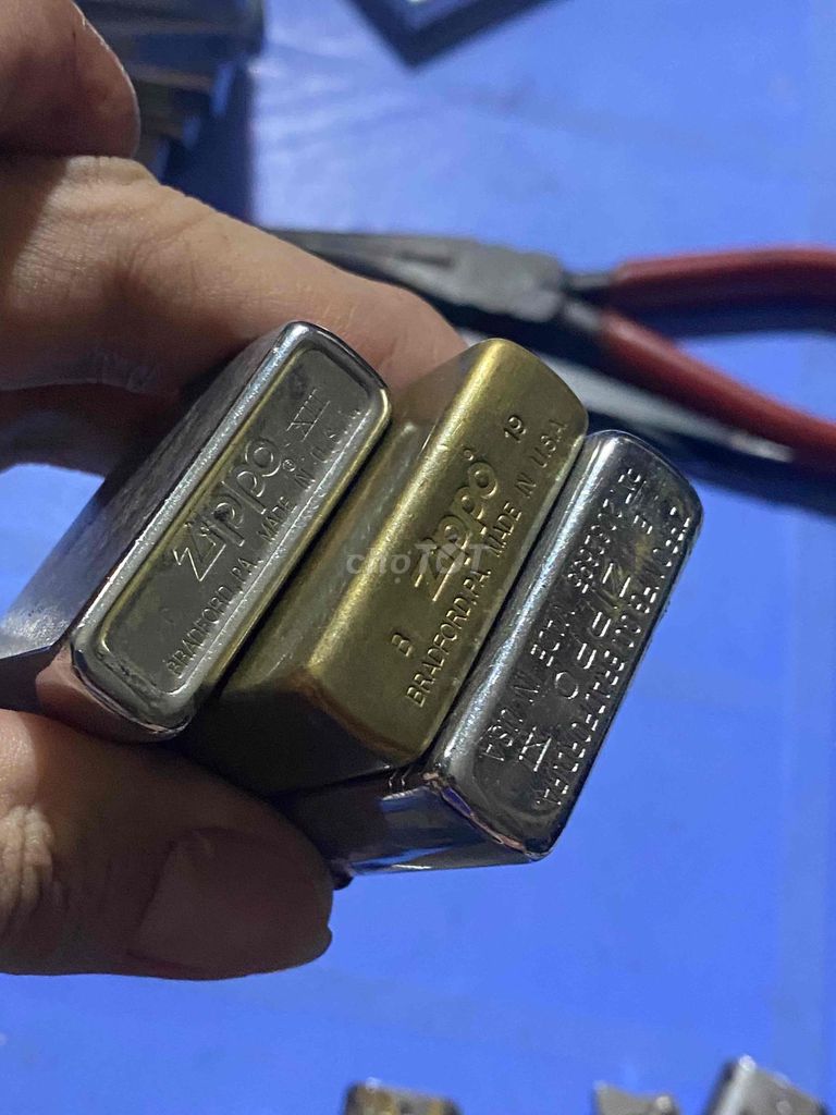 Bật lửa Zippo Kim loại Bạc, Đồng. Mua bán Đồ sưu tầm, đồ cổ tại Thành phố Long Xuyên An Giang được đăng bởi CỬA HÀNG HỮU TÀI AN GIANG CÓ THU LẠI MÁY TÍNH CŨ hình 1