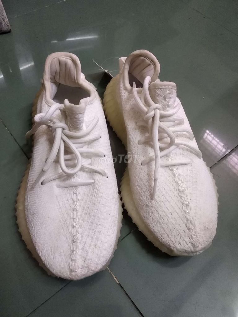 Giày Adidas Yeezy Boost Trắng (bị hỏng đế rồi nhé). Mua bán Giày dép tại Quận Ninh Kiều Cần Thơ được đăng bởi Shop Tứ Quí hình 1