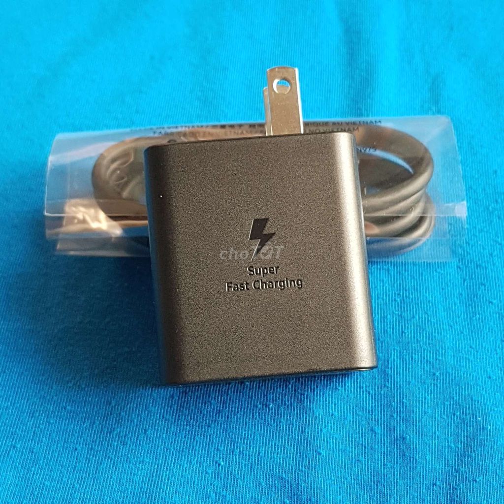 Sạc nhanh chuẩn 45Watt Samsung S21Ultra™.