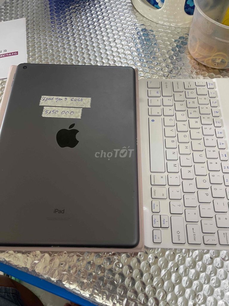 Ipad gen 9 64GB WiFi xám zin đẹp có phím rời. Mua bán Máy tính bảng tại Quận Ninh Kiều Cần Thơ được đăng bởi Cầm Đồ Anh Quý hình 1
