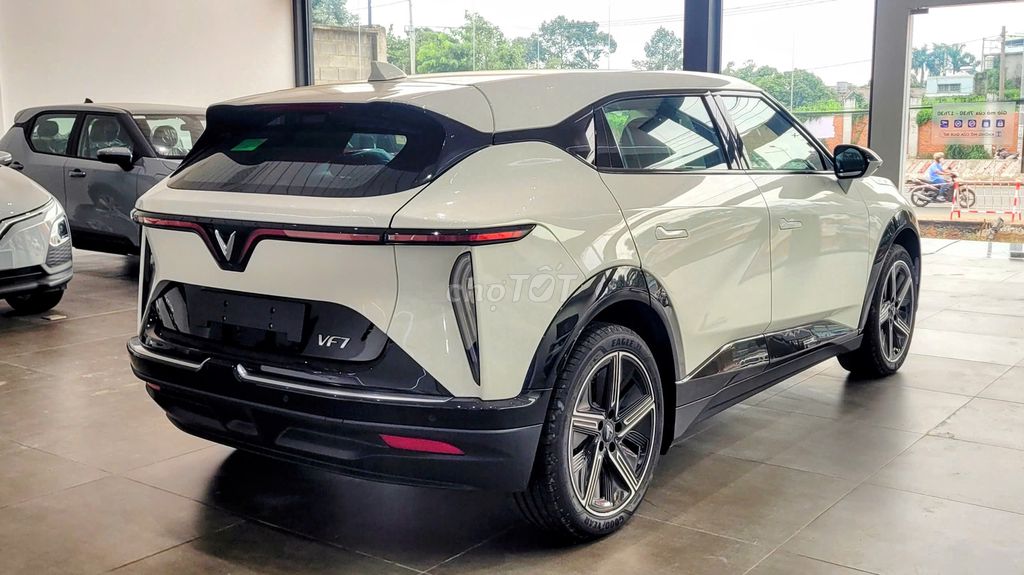 VinFast VF7 Plus giao ngay, ưu đãi lên đến 100tr. Mua bán Ô tô tại Thành phố Thủ Dầu Một Bình Dương được đăng bởi HOÀI NAM VINFAST hình 2