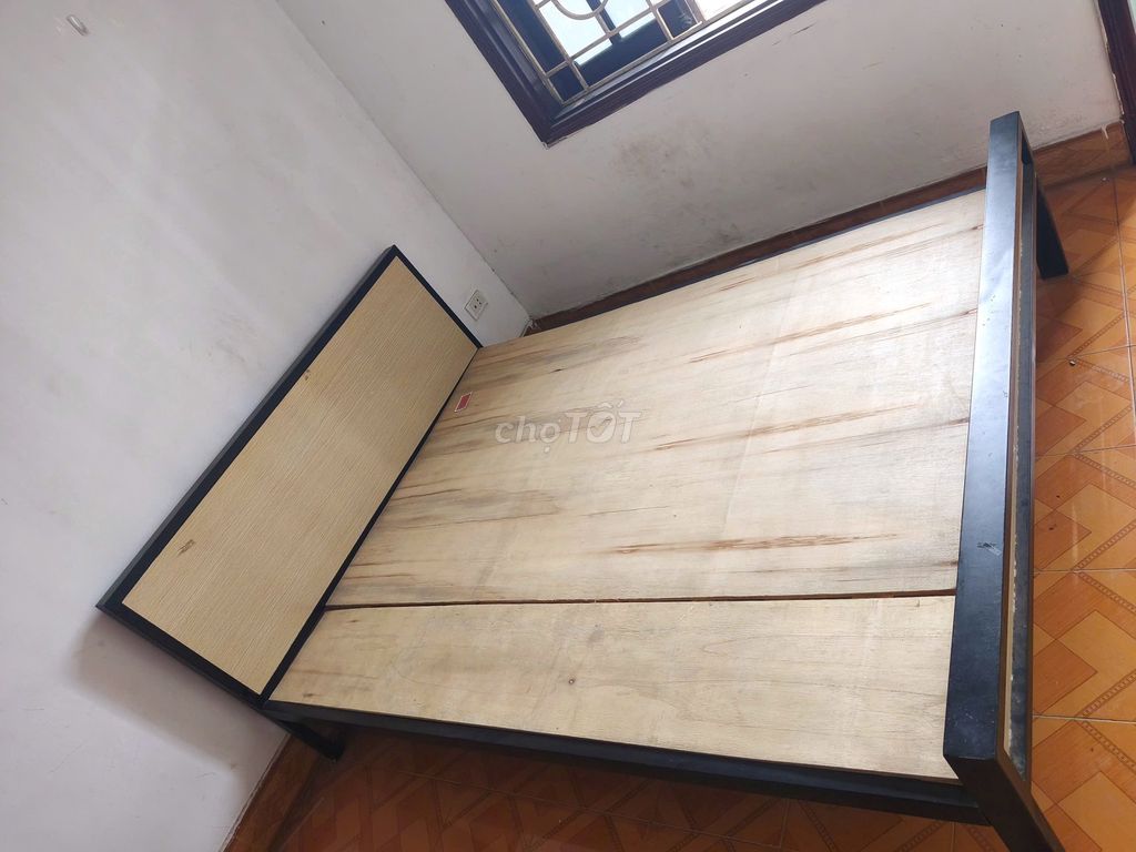 Giường ngủ 1m6x2m-650K- mời 90%. Mua bán Giường, chăn ga gối nệm tại Quận Bắc Từ Liêm Hà Nội được đăng bởi Nguyễn Văn Việt  hình 1