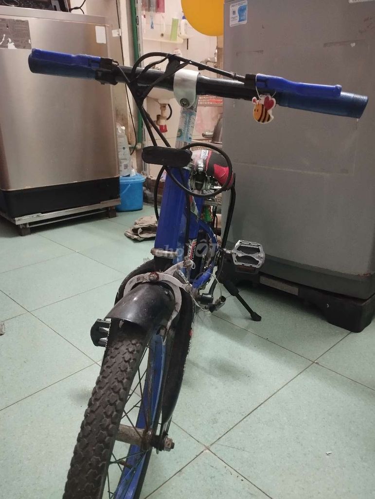 Xe đạp trẻ em màu Xanh dương đã qua sử dụng. Mua bán Mẹ và bé tại Quận Cầu Giấy Hà Nội được đăng bởi Nguyễn Hà hình 1