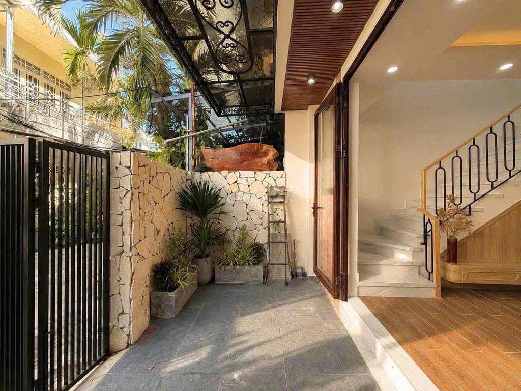 Furnished 2-storey house off Hà Huy Tập, ready to move in — photo 6