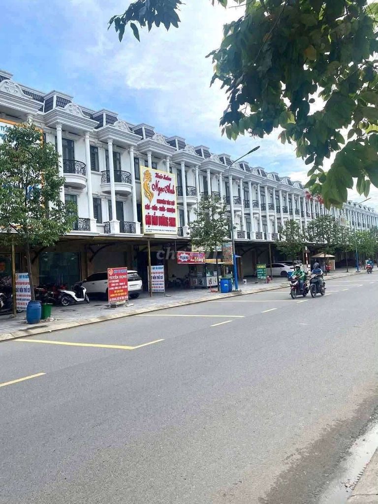 nhà mặt tiền nguyễn thị khắp 