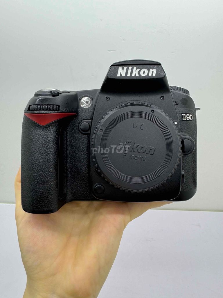 Nikon D90 + 18-55
