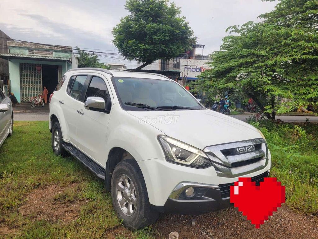 Белые детали Isuzu MU-X 2019