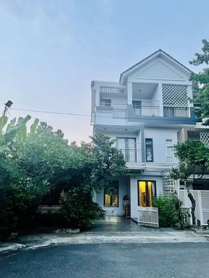 NHÀ PHỐ SÂN VƯỜN PARK RIVERSIDE - 9X12M - NT CƠ BẢN - BV AN NINH 24/7