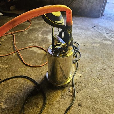 THANH LÝ BƠM CHÌM 0.5HP 7M3/H. Mua bán Đồ chuyên dụng, Giống nuôi trồng tại Huyện Ninh Phước Ninh Thuận được đăng bởi Phạm Tài Hưng