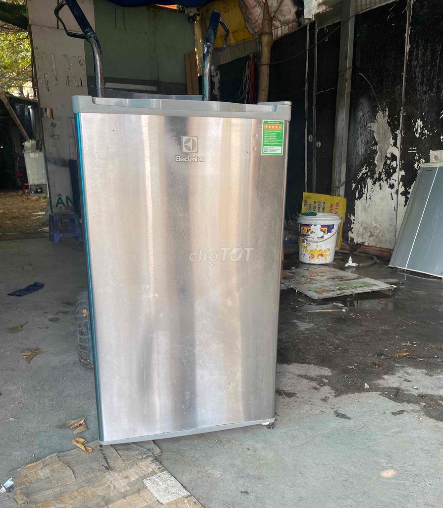 Tủ lạnh Electrolux EUM0900SA 92L. Mua bán Tủ lạnh tại Quận Bình Thạnh Tp Hồ Chí Minh được đăng bởi Thanh Xuân hình 1