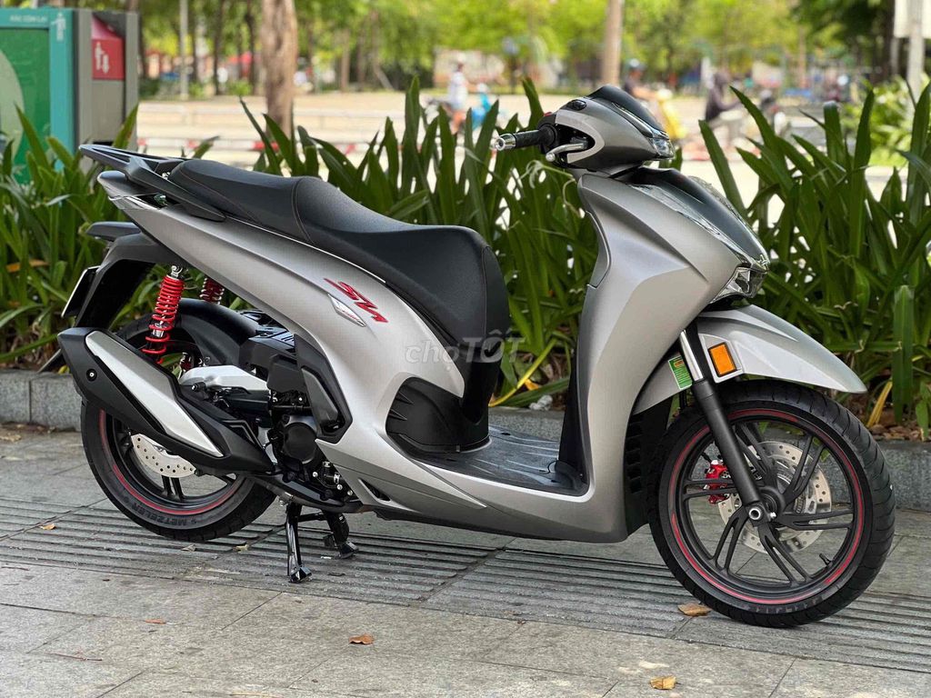 Honda SH 350i 2024 Bạc nhám