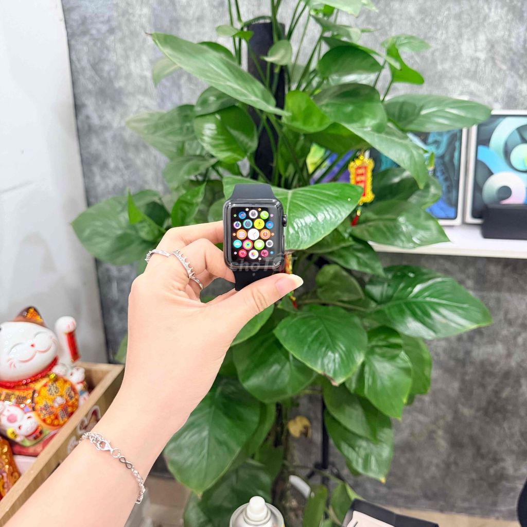 Apple Watch SE Sr3 Đen 42mm eSIM. Mua bán Thiết bị đeo thông minh tại Quận Thanh Xuân Hà Nội được đăng bởi Thu Trang hình 1