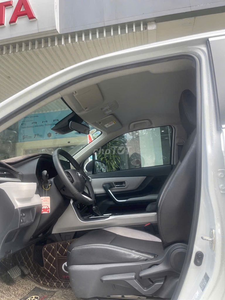 Toyota Veloz Cross TOP 2023 1.5AT - 40000 km. Mua bán Ô tô tại Thành phố Thủ Đức Tp Hồ Chí Minh được đăng bởi Nguyễn Thành hình 4