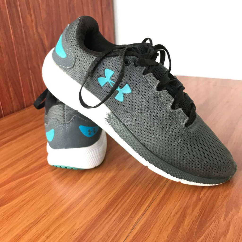 Giày thể thao hiệu Under armour size 41 nhẹ nhàng