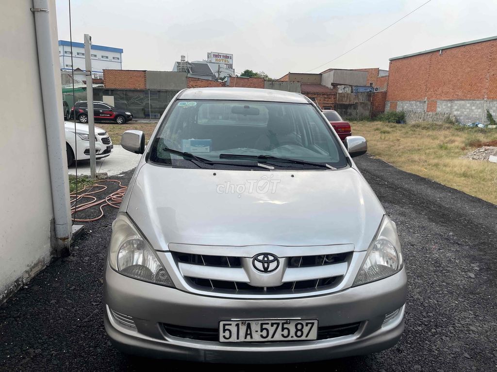 Toyota Innova 2008 J - 180000 km