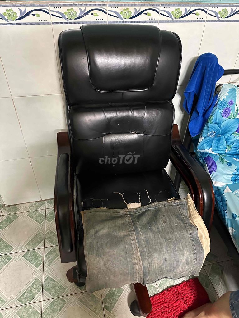 Chuyển nhà thanh lý Ghế xoay da Đen. Mua bán Bàn ghế tại Quận 10 Tp Hồ Chí Minh được đăng bởi Đức Anh hình 1