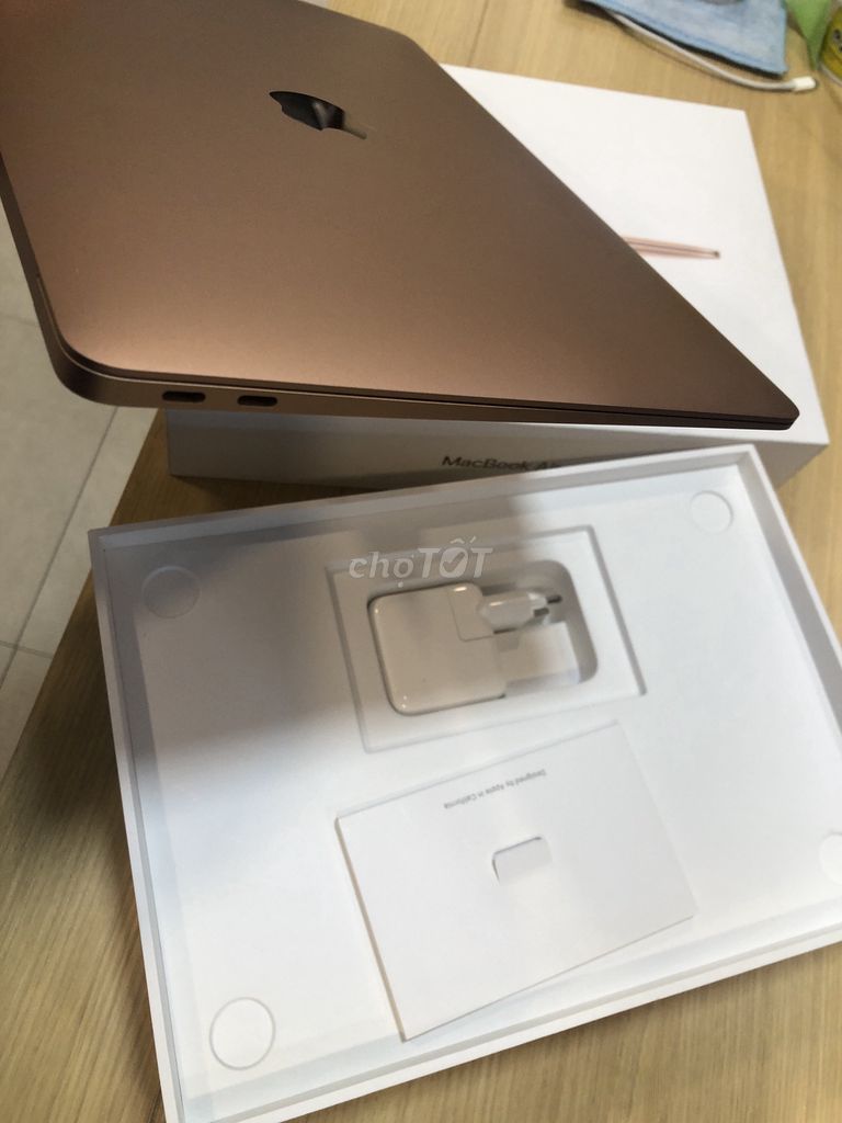 0933083183 - Macbook air 2019 gold keng