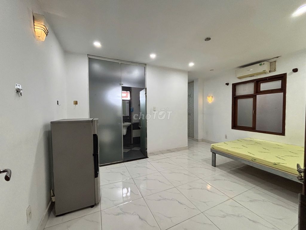 STUDIO cuối Lê Trọng Tấn siêu thoáng cho SV HUIT. Giá chỉ từ 3tr