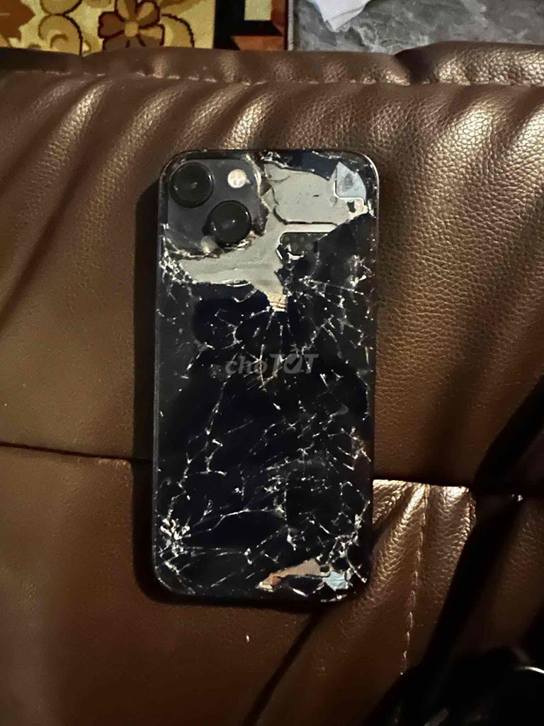 Apple iPhone 13 Đen Vỡ lưng. Mua bán Điện thoại tại Huyện Ba Vì Hà Nội được đăng bởi Trung Dũng hình 1