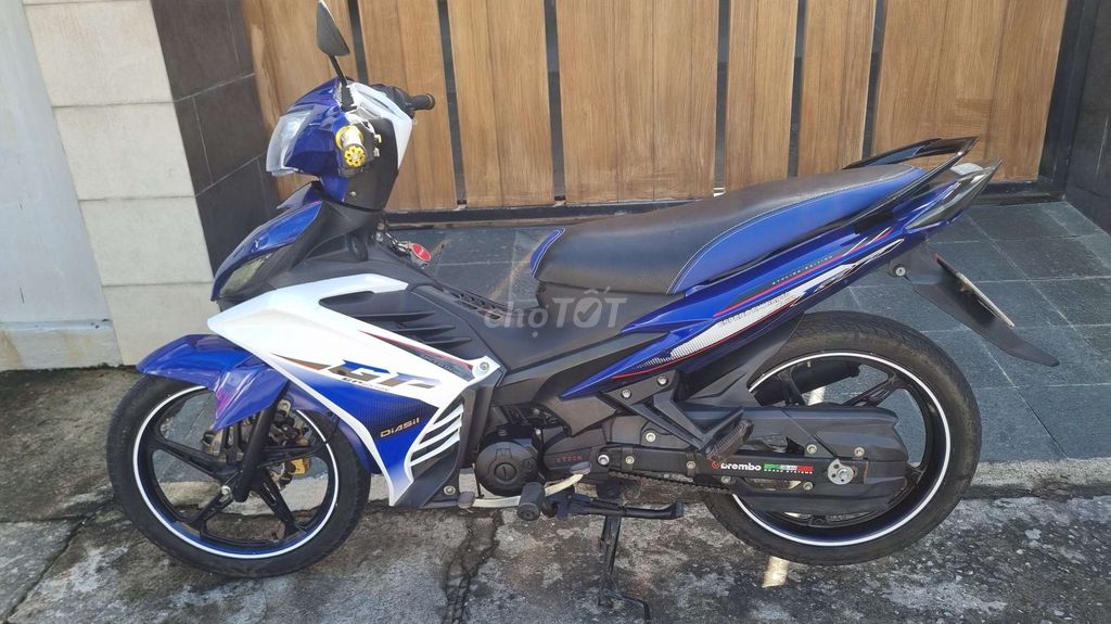 Bán lại xe Exinter 50cc xe còn mới ken. Mua bán Xe máy tại Quận Hải Châu Đà Nẵng được đăng bởi Dức long hình 2