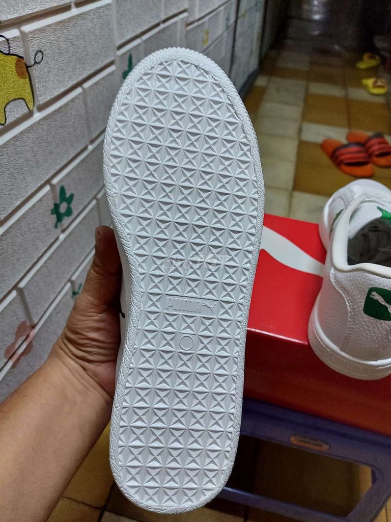 Mình cần bán 1 đôi giày thể thao hiệu PUMA size 42