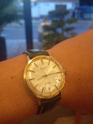Rotary Vàng Chanh Swiss Made Cót Tay. Mua bán Đồng hồ tại Quận 1 Tp Hồ Chí Minh được đăng bởi Trần Gia