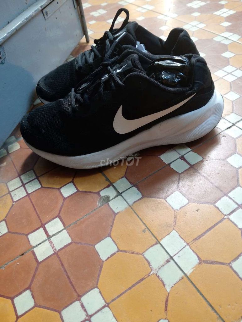 Giày thể thao Nike Đen Size 42. Mua bán Giày dép tại Quận Hải Châu Đà Nẵng được đăng bởi Trần Anh Đạt  hình 1