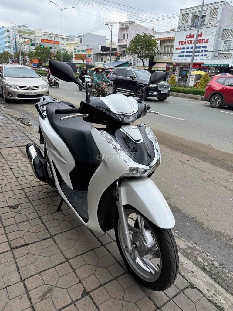 Honda SH 160 ABS 2024 Trắng 5700 km. Mua bán Xe máy tại Quận Ninh Kiều Cần Thơ được đăng bởi Cửa hàng Hoà Hiệp II  hình 2