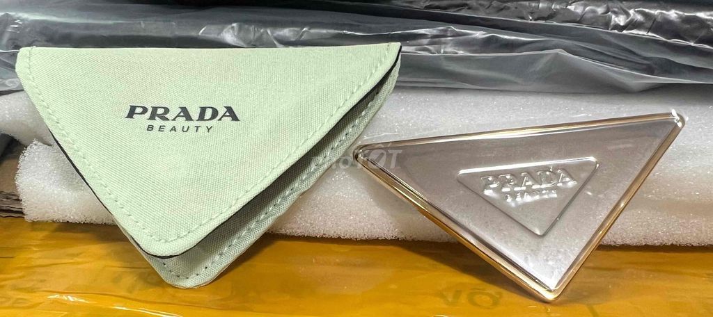 Gương trang điểm Prada Nữ Bạc. Mua bán Nội thất, đồ gia dụng khác tại Quận Bình Thạnh Tp Hồ Chí Minh được đăng bởi Lee Lee hình 1