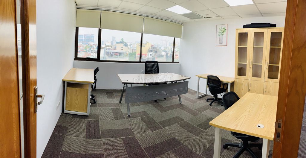 Văn phòng full nội thất cho 5 - 6 người, view triệu đô tại phố Duy Tân