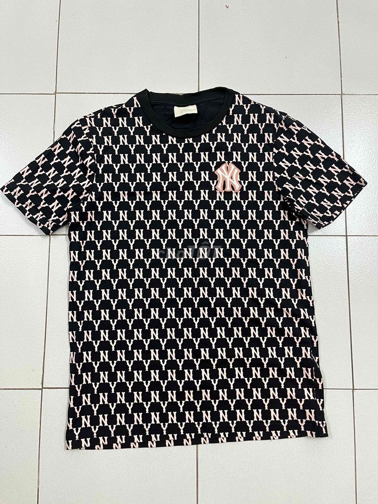 Áo thun Unisex MLB m.on.ogr.am đen đẹp logo hồng. Mua bán Quần áo tại Quận Hai Bà Trưng Hà Nội được đăng bởi Phan Minh  hình 1