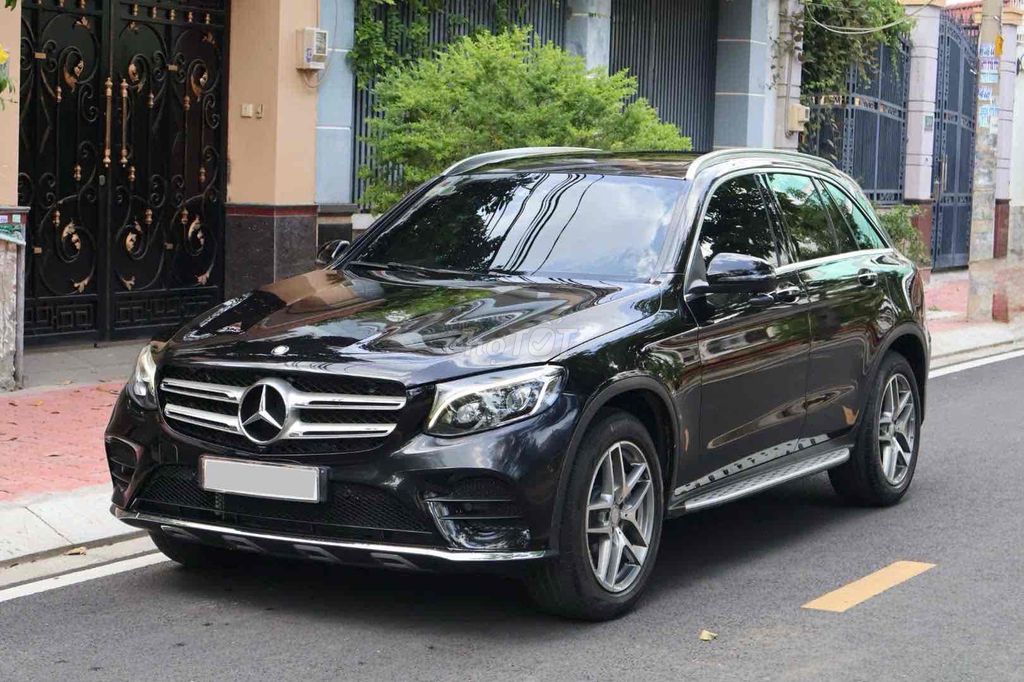Mercedes Benz GLC 300 4matic model 2017 1 chủ. Mua bán Ô tô tại Quận 8 Tp Hồ Chí Minh được đăng bởi Khoa nguyễn hình 1