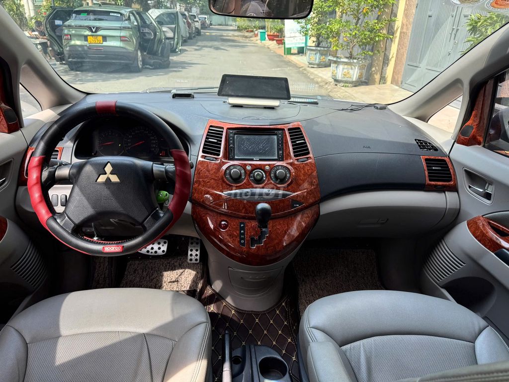 Mitsubishi Grandis 2006 Bạc 78.000 km cọp hiếm. Mua bán Ô tô tại Quận 12 Tp Hồ Chí Minh được đăng bởi Danh 631 hình 8