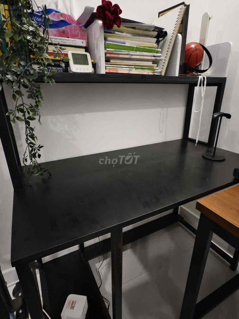 Bàn học Gỗ Kim loại Đen 1.2 m2. Mua bán Bàn ghế tại Quận Phú Nhuận Tp Hồ Chí Minh được đăng bởi Tuyet Vu hình 1