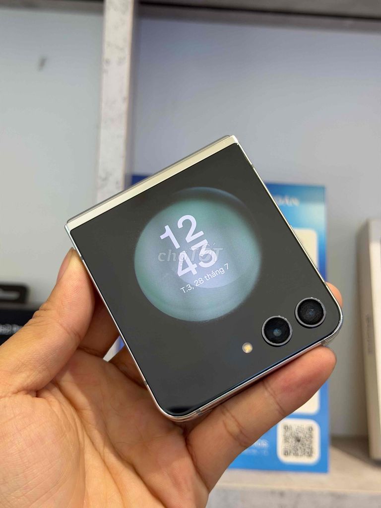 Samsung Z Flip5 512GB Bạc 98% 2 sim. Mua bán Điện thoại tại Quận 3 Tp Hồ Chí Minh được đăng bởi Trịnh Quang Linh hình 1