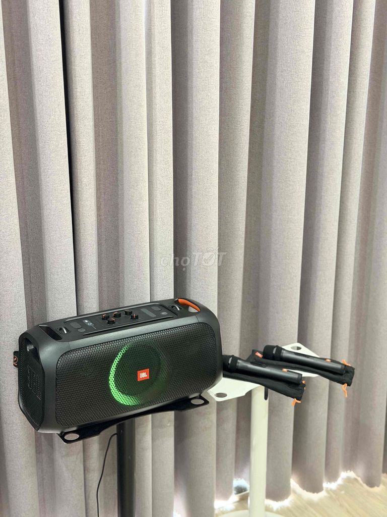 Loa JBL Partybox On-The-Go chính Hãng. Mua bán Tivi, Âm thanh tại Quận Liên Chiểu Đà Nẵng được đăng bởi Tuấn Lĩnh hình 1
