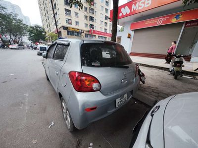 Mitsubishi Mirage Bạc 5 chỗ