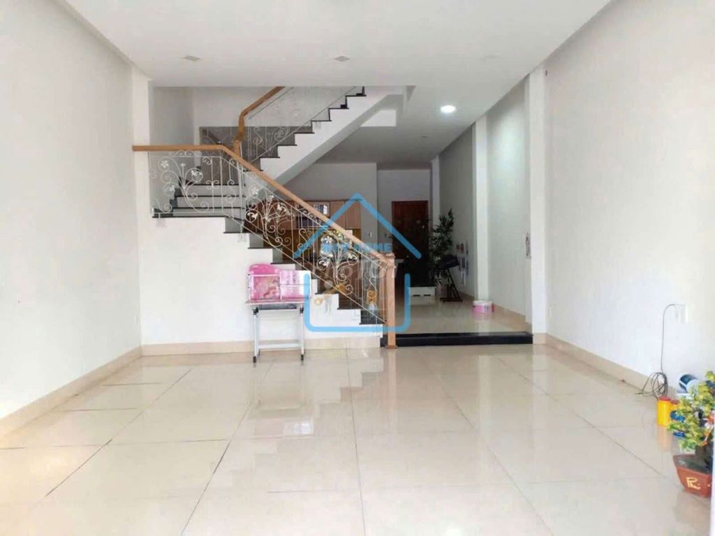 Nhà 3 tầng đẹp 3pn mặt tiền thân công tài