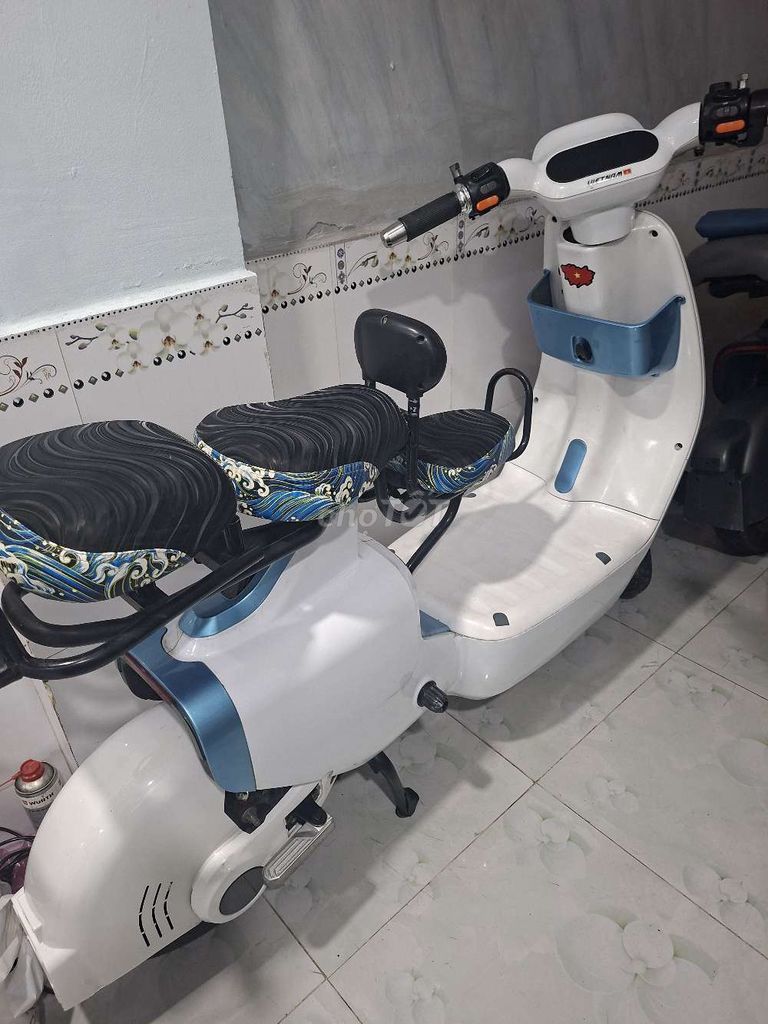 Электроскутер Honda V1 Plus белый