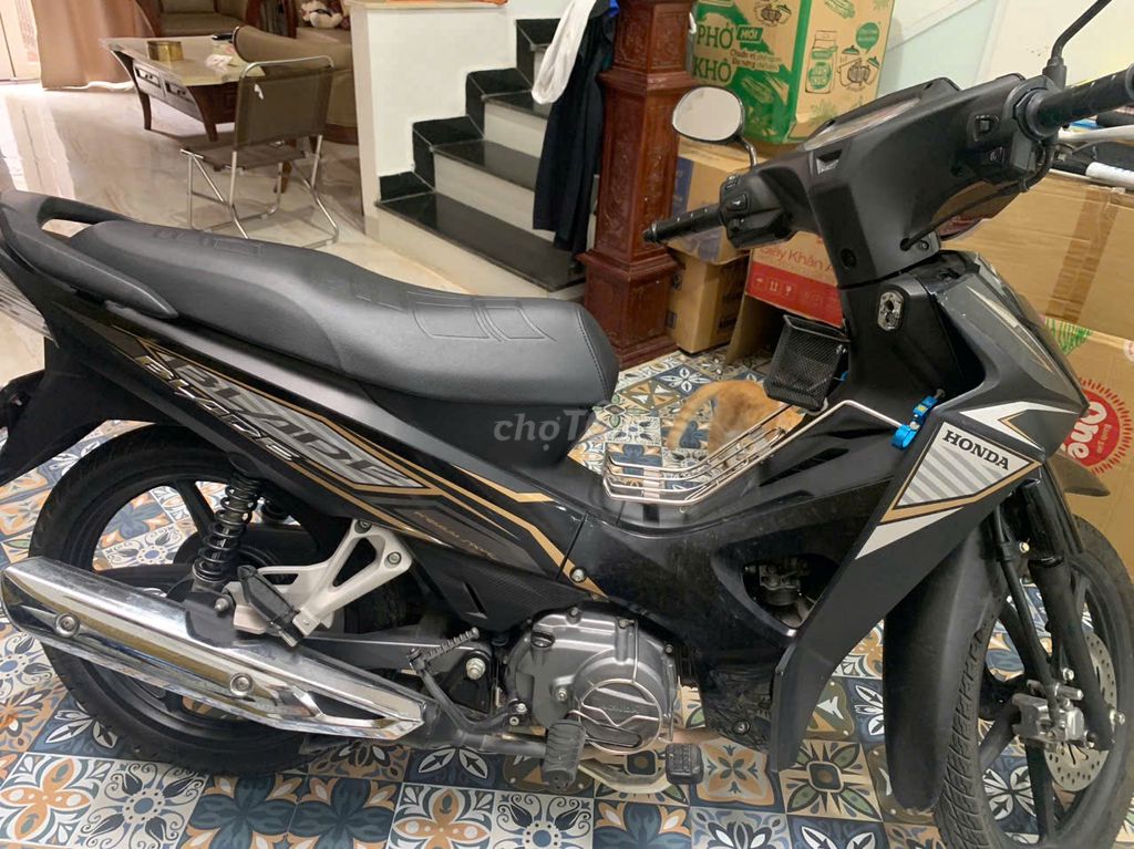 Honda Blade 110, sx 2018 chính chủ mới ít đi. Mua bán Xe máy tại Quận Bắc Từ Liêm Hà Nội được đăng bởi Thùy Nga Dương hình 2