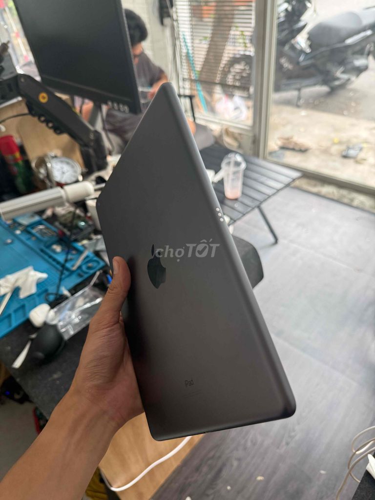 iPad gen 9 64GB body 98%. Mua bán Máy tính bảng tại Quận Bình Thạnh Tp Hồ Chí Minh được đăng bởi Táo Care  hình 1