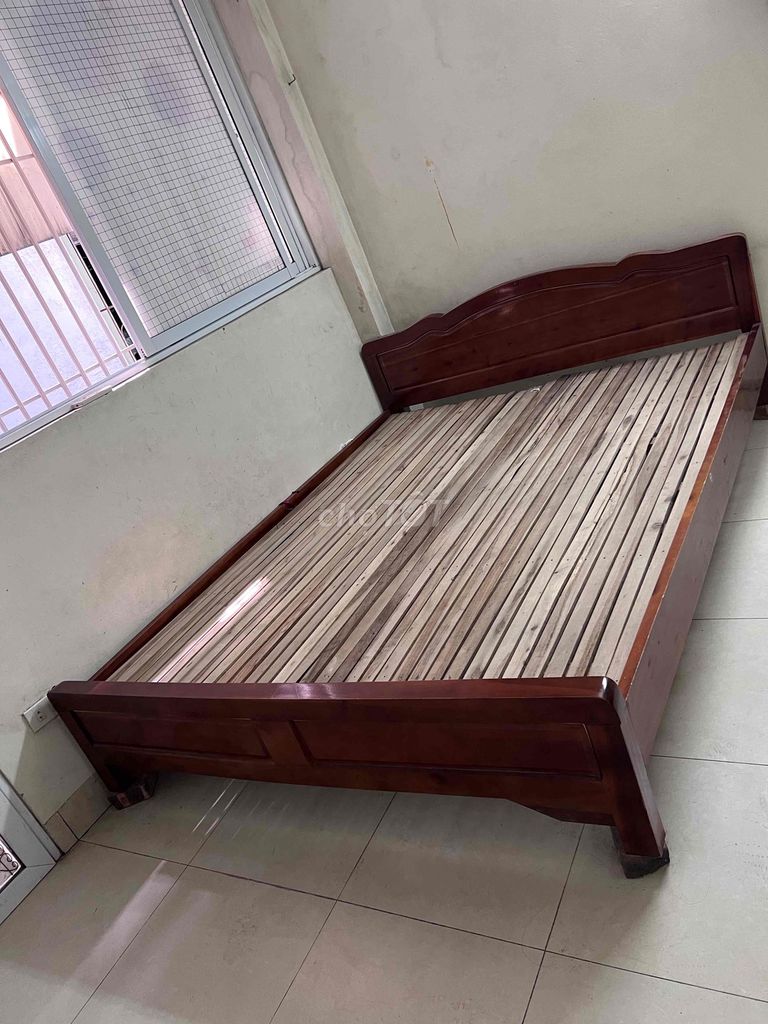 Giường ngủ gỗ tự nhiên màu Nâu. Mua bán Giường, chăn ga gối nệm tại Quận Thanh Xuân Hà Nội được đăng bởi Ha Vu hình 1