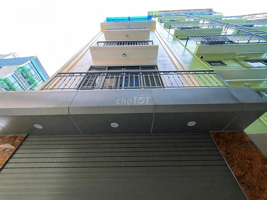 Bán nhà thang máy Hoàng Quốc Việt, 37m2, 6 tầng, 9.x tỷ