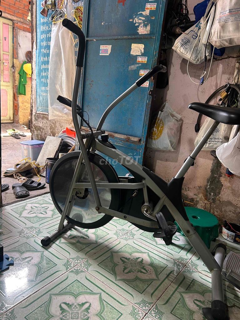 xe tập thể dục thể thao trong nhà Ari Bike